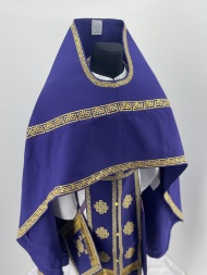 Veșmânt preoțesc brodat pe gabardină, cu galon brodat, broderie „Meandru”