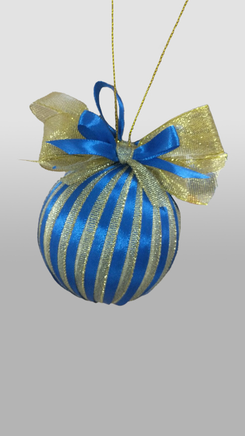 Ornament pentru brad „Glob cu fundiță”