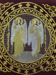 Veșmânt preoțesc brodat pe gabardină, broderie „Cerc” cu galon aplicat și icoane ale Sfântului Arhanghel Mihail și Gavriil