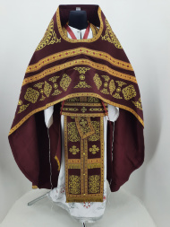 Veșmânt preoțesc brodat pe gabardină, broderie „Cerc” cu galon aplicat și icoane ale Sfântului Arhanghel Mihail și Gavriil