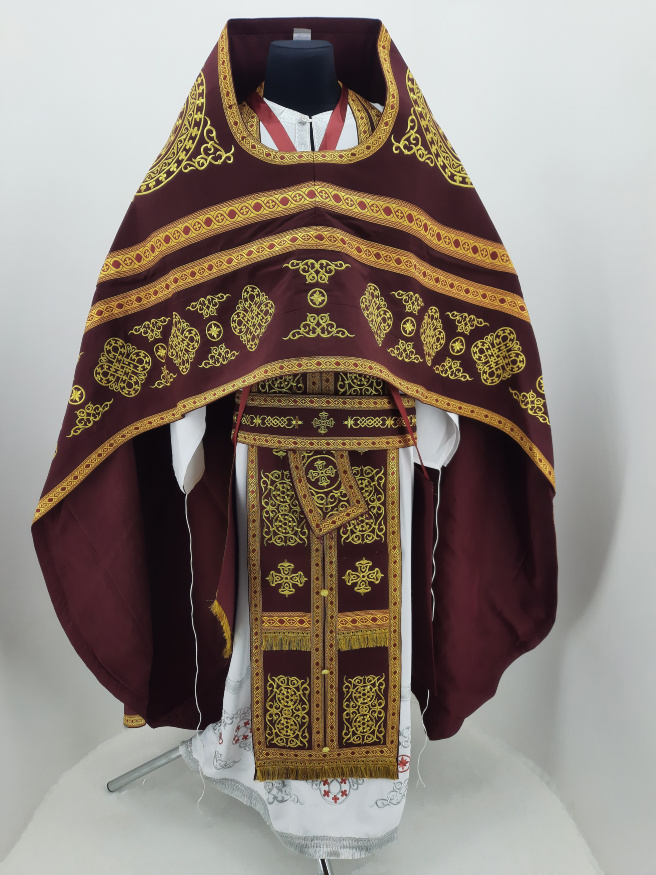 Veșmânt preoțesc brodat pe gabardină, broderie „Cerc” cu galon aplicat și icoane ale Sfântului Arhanghel Mihail și Gavriil