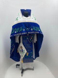 Veșmânt preoțesc combinat brodat pe catifea, cu icoane brodate, broderie „Crini”