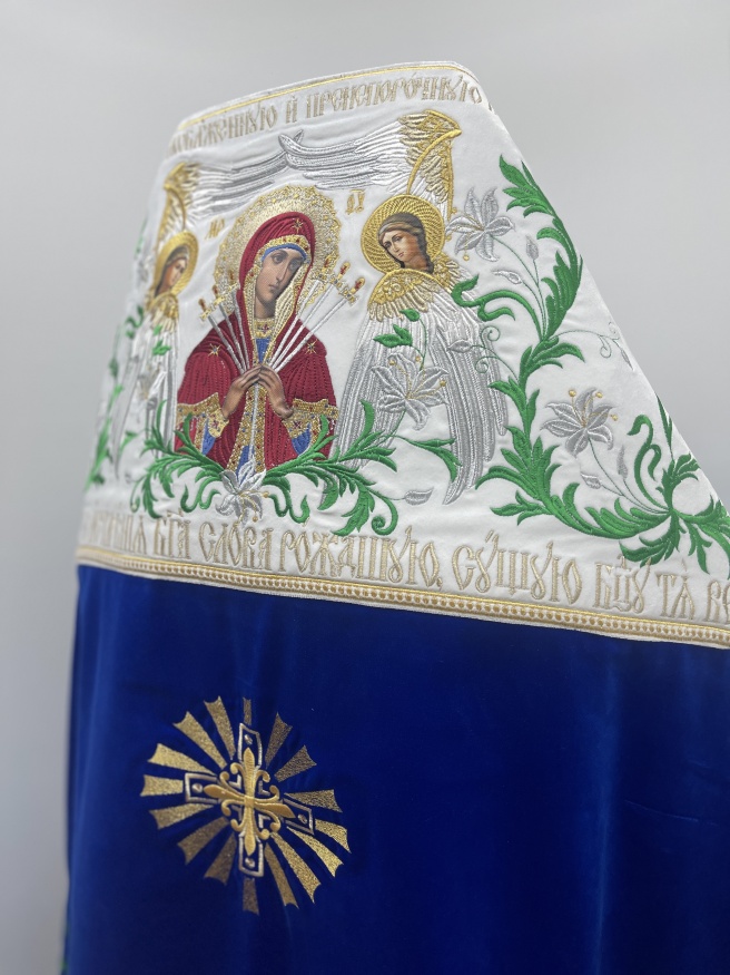 Veșmânt preoțesc combinat brodat pe catifea, cu icoane brodate, broderie „Crini”