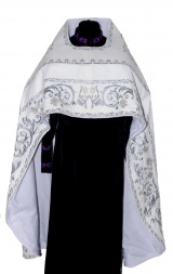 Veșmânt preoțesc brodat pe catifea, broderie „Trandafir” cu galon brodat