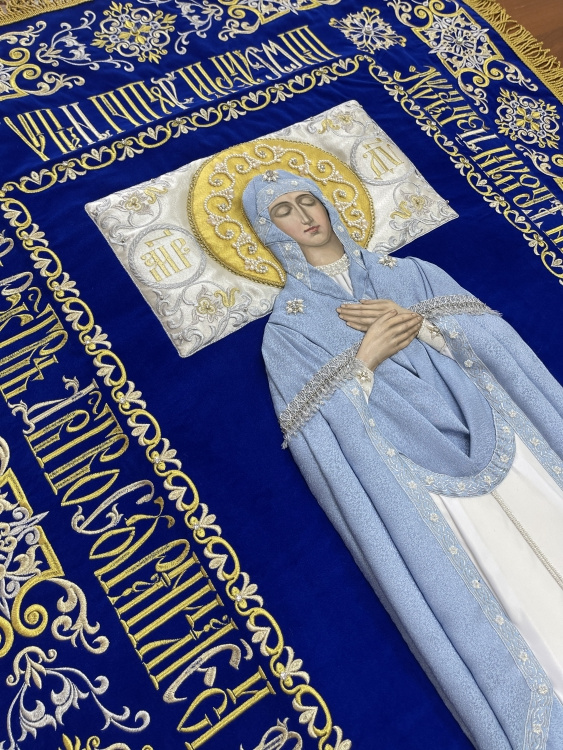 Плащаница Богородицы на бархате 165×100 см (вышивка орнамент, вышитая и расшитая середина)