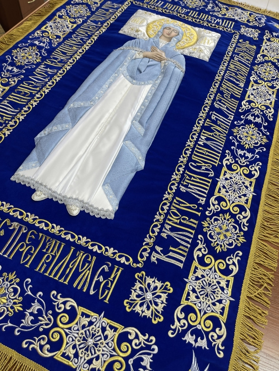 Плащаница Богородицы на бархате 165×100 см (вышивка орнамент, вышитая и расшитая середина)
