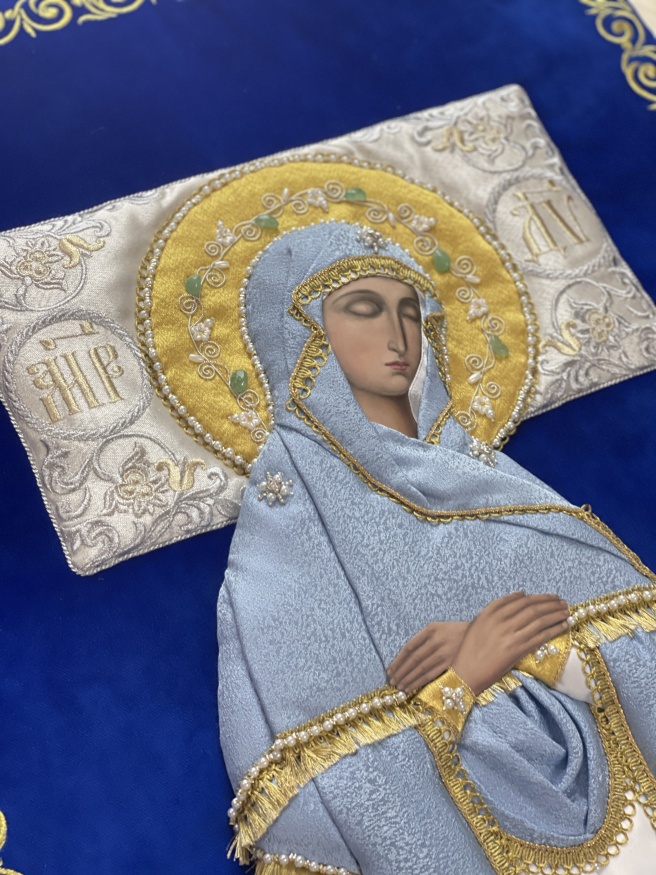 Плащаница Богородицы на бархате 150х95 см (вышивка лилии, вышитая и расшитая середина)