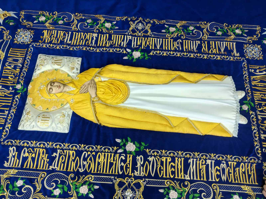 Плащаница Божией Матери на бархате 160х100 см (вышивка Роза, вышитая и украшенная середина)