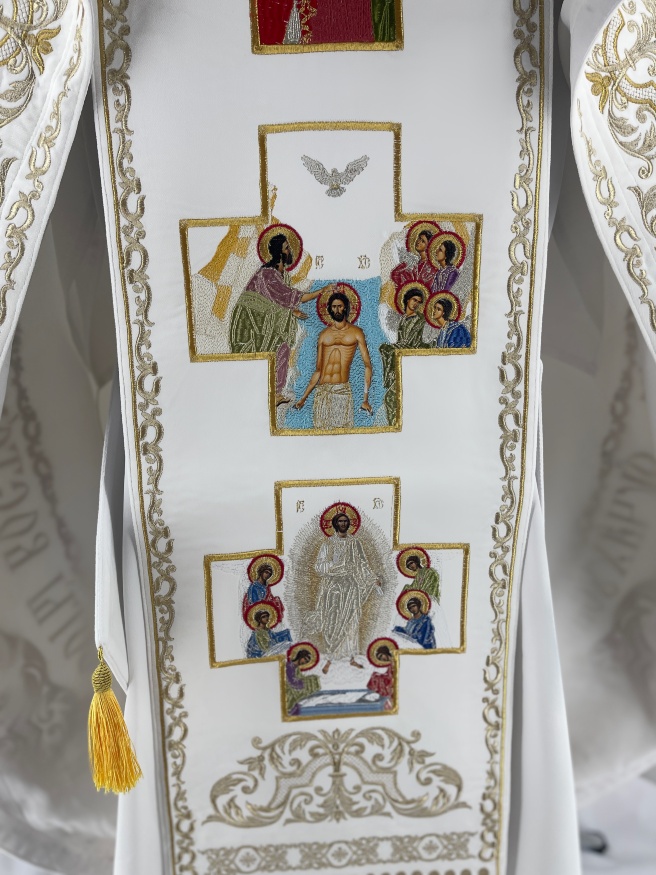 Комбинированное облачение священника, вышитое на бархате, с вышитыми иконами, вышивка "Рождественская"