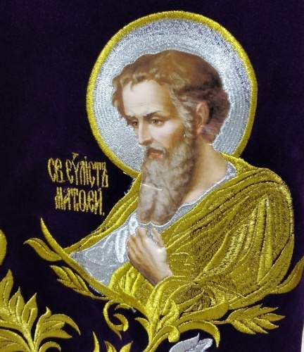 Облачение священника, вышитое на бархате, вышитая середина с иконами, с вышитым галуном