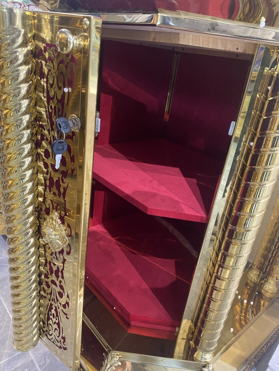 Жертвенник-киот с иконой 260х70х80