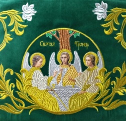 Облачение священника, вышитое на бархате, вышитая середина с иконами, вышитый галун