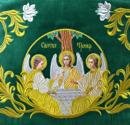 Облачение священника, вышитое на бархате, вышитая середина с иконами, вышитый галун