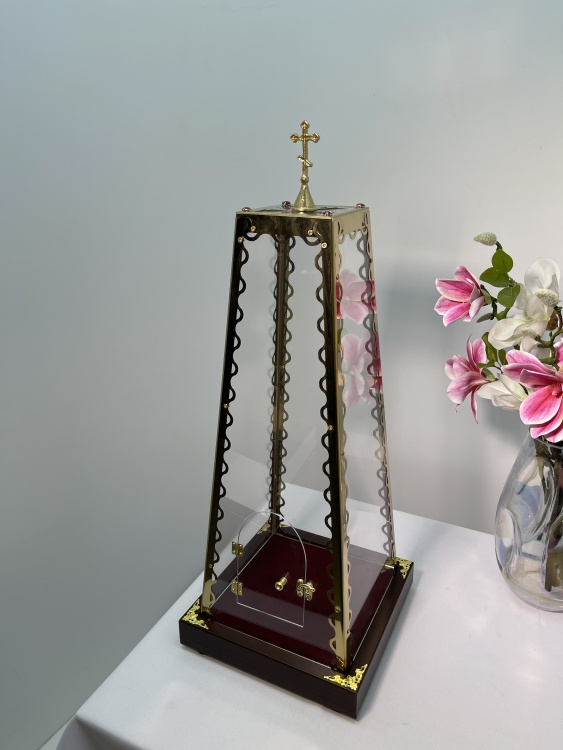 Купол на дароносицу 20х15 h=50 с дверцей, из оргстекла с булатными элементами на лазерной резке и с литым крестом