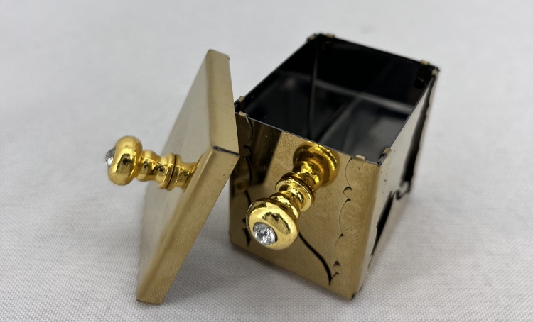 Дарохранительница, высота 52 см, диаметр 18 см