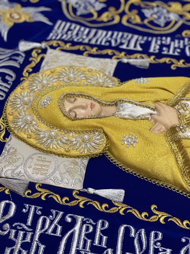 Плащаница Божией Матери на бархате 120х80 см (Ангелы, серебро) (вышивка виноград, вышитая и расшитая середина)