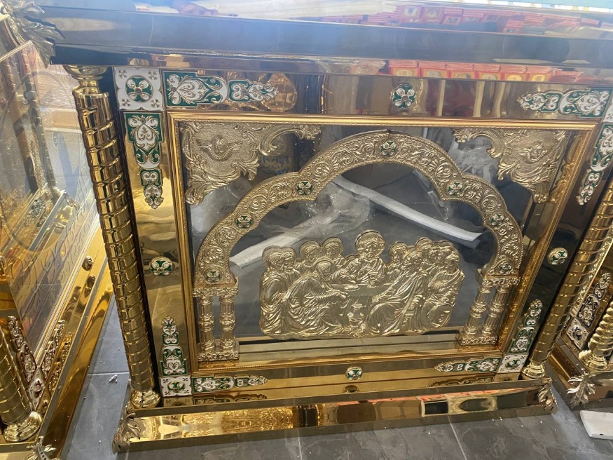 Престол 90х90 зеленый, жёлтые иконы