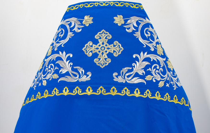 Облачение священника, вышитое на габардине, вышивка «Роза» с вышитым галуном