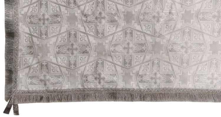 Покрывало на престол дорогая парча, недорогая бахрома