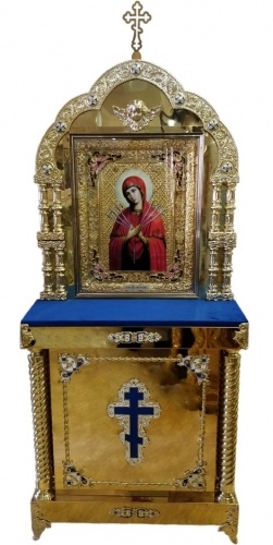 Киот на две колонны с иконой Богородицы Семистрельной