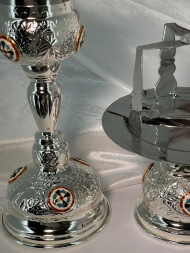 Потир — чаша с принадлежностями (1327)