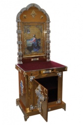 Киот на три колонны с иконой Спасителя