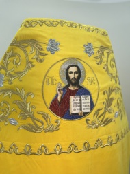 Облачение священника, вышитое на бархате, вышитая середина с иконами, с вышитым галуном