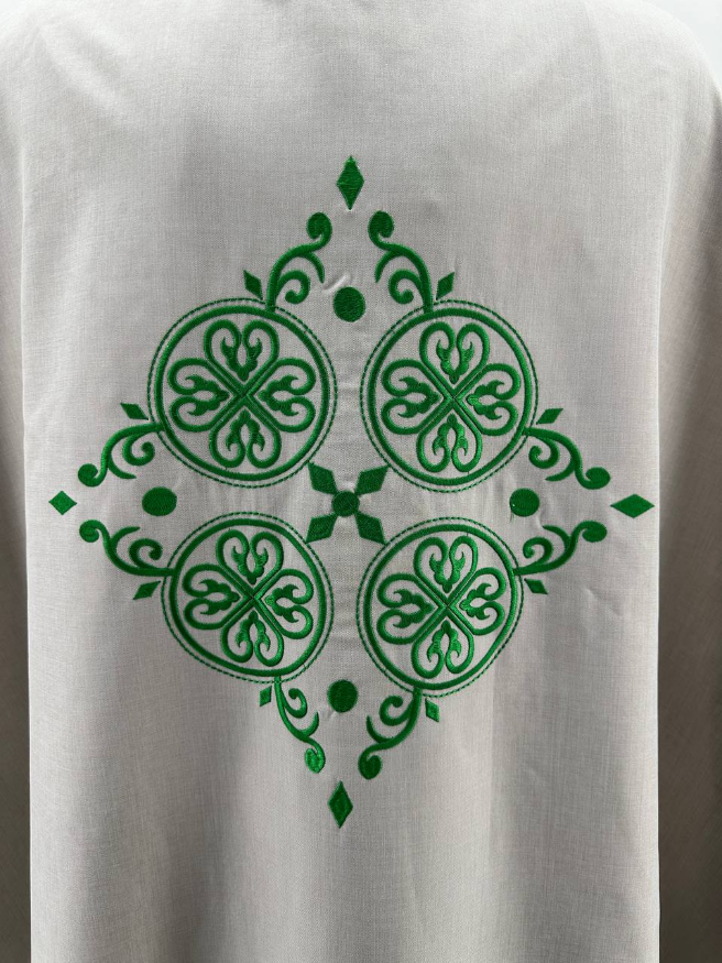 Облачение священника греческого кроя, вышитое на льне — габардине с нашивным галуном, вышивка «Античная»