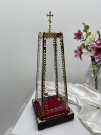 Ковпак на Даросховницю 16х10 h=43 з дверкою, з оргскла з булатними елементами на лазерній різці та з литим хрестом