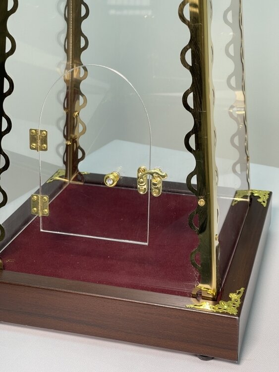 Ковпак на Даросховницю 20х15 h=50 з дверкою, з оргскла з булатними елементами на лазерній різці та з литим хрестом