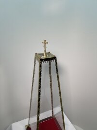 Ковпак на Даросховницю 35х15 h=70 з дверкою, з оргскла з булатними елементами на лазерній різці та з литим хрестом