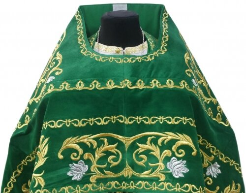 Облачення священника, вишите на оксамиті, вишита середина, з вишитим галуном