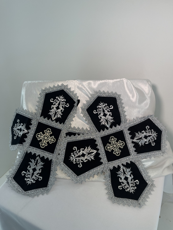 Покровці та воздух з вишивкою "Вогник", з пришивним галуном