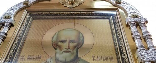 Кіот на 3 колони з іконою Св. Миколая