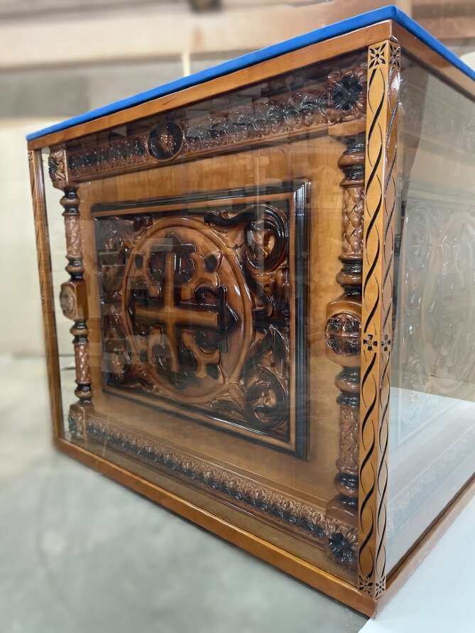 Престол деревяний внут. 100х100х100см, зовн. 120х120х120см