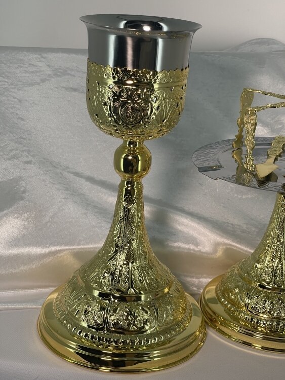 Потир-чаша з приладдям (1352)