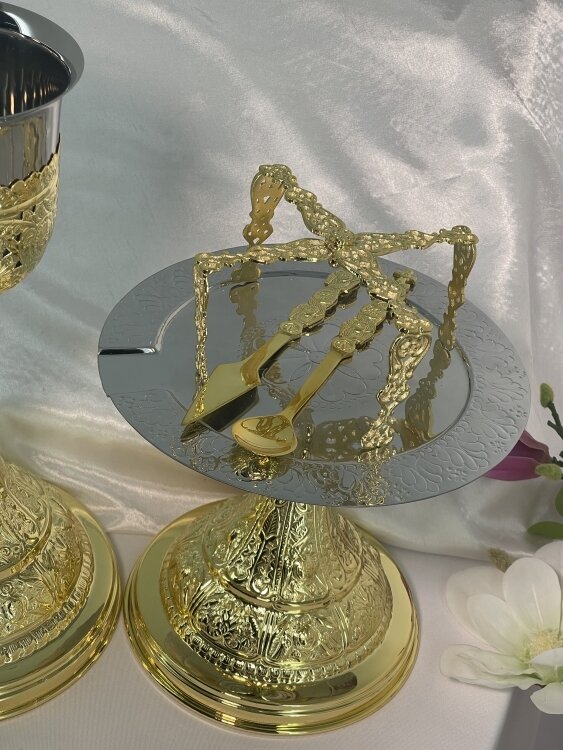 Потир-чаша з приладдям (1352)